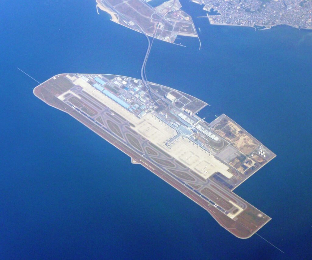 중부국제공항(센트레아) 항공사진 (CC BY-SA, Wikimedia Commons)