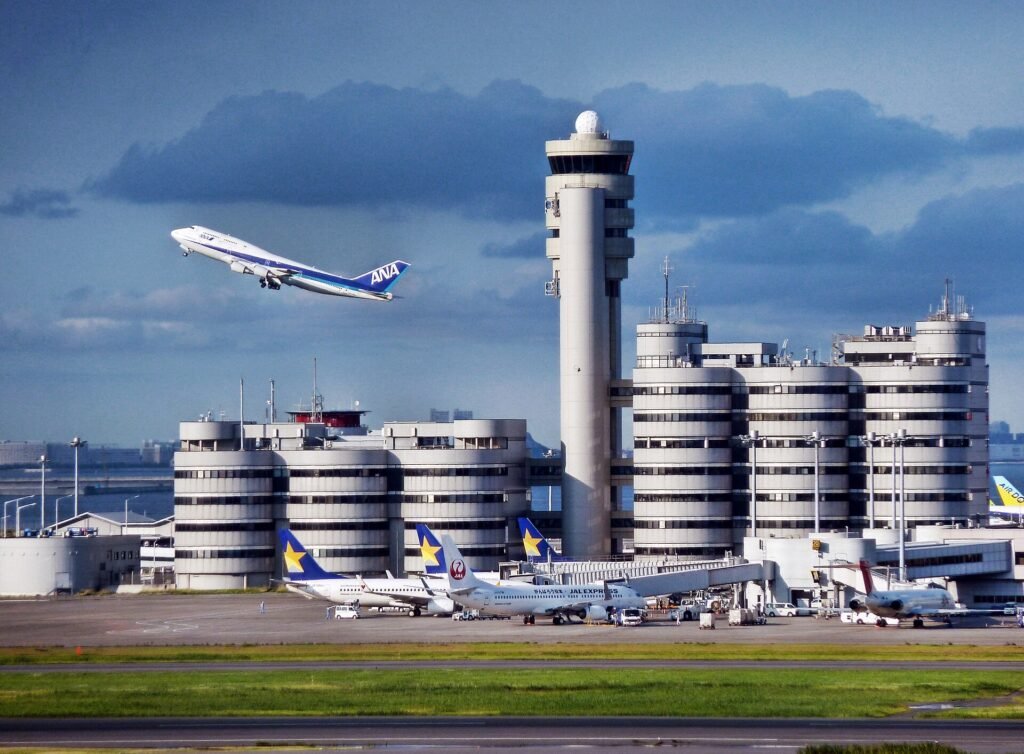 하네다공항 터미널1 (CC BY-SA 3.0, 저작자: Alex Len)