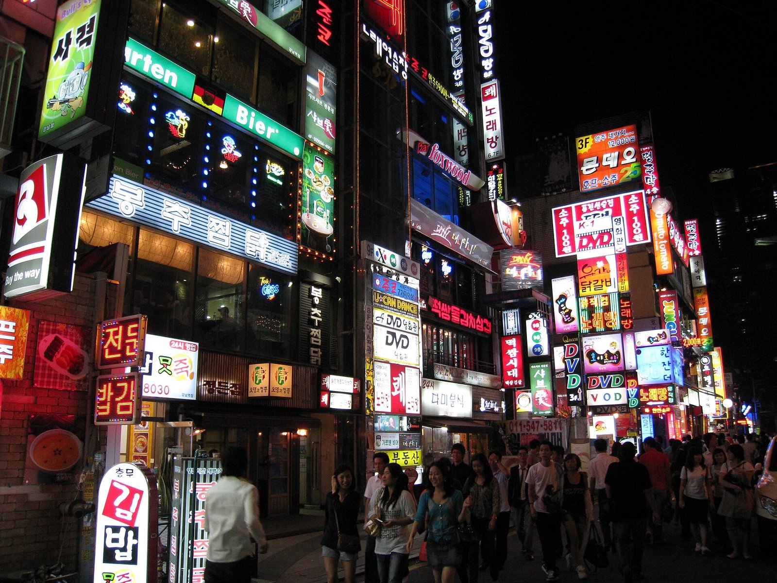 Street scene in Gangnam, Seoul